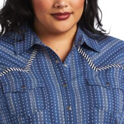 Ariat® Ladies REAL™ Darling Chambray Dobby Shirt 10040625 -Ariat Shop S22 WMS WEST 10040625 detail01